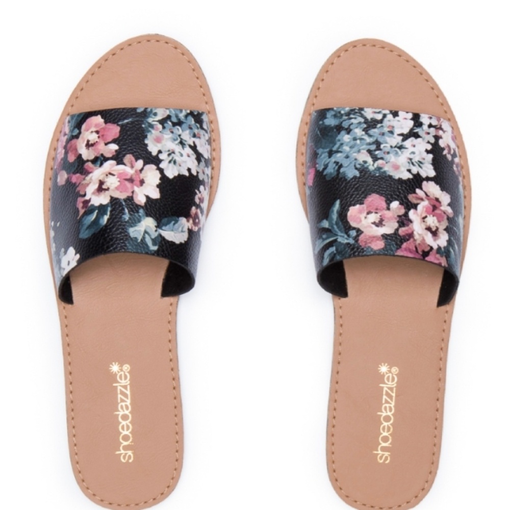 Floral faux leather slide. NWOT